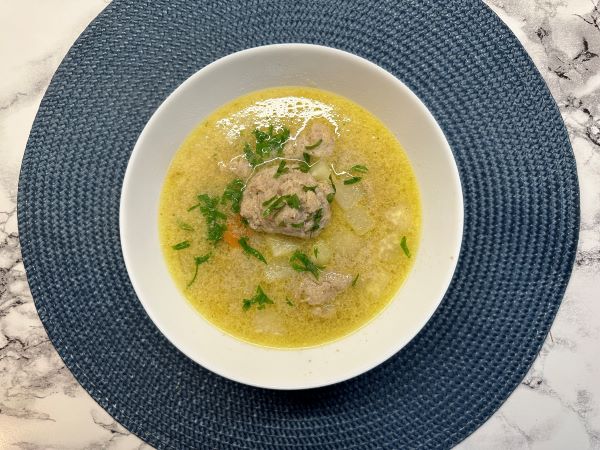 karalábé leves húsgombóccal recept