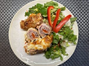 sajttal sonkával töltött karajtekercs recept