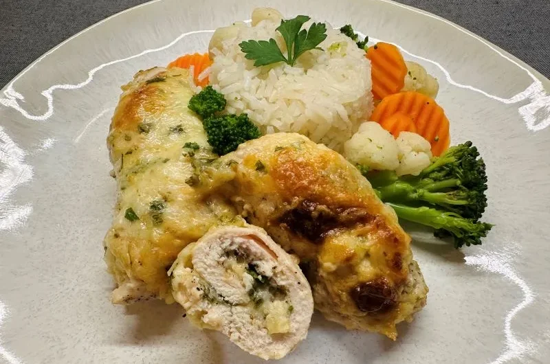 Sajtos petrezselymes csirkemell tekercs