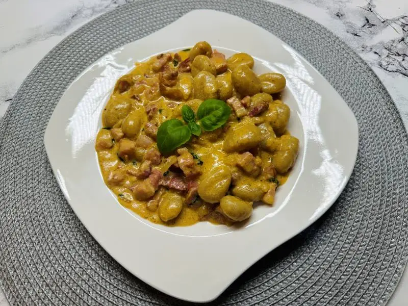 Pesztós tejszínes baconös gnocchi recept