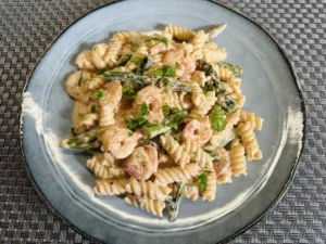 tejszínes garnélás tészta spárgával recept