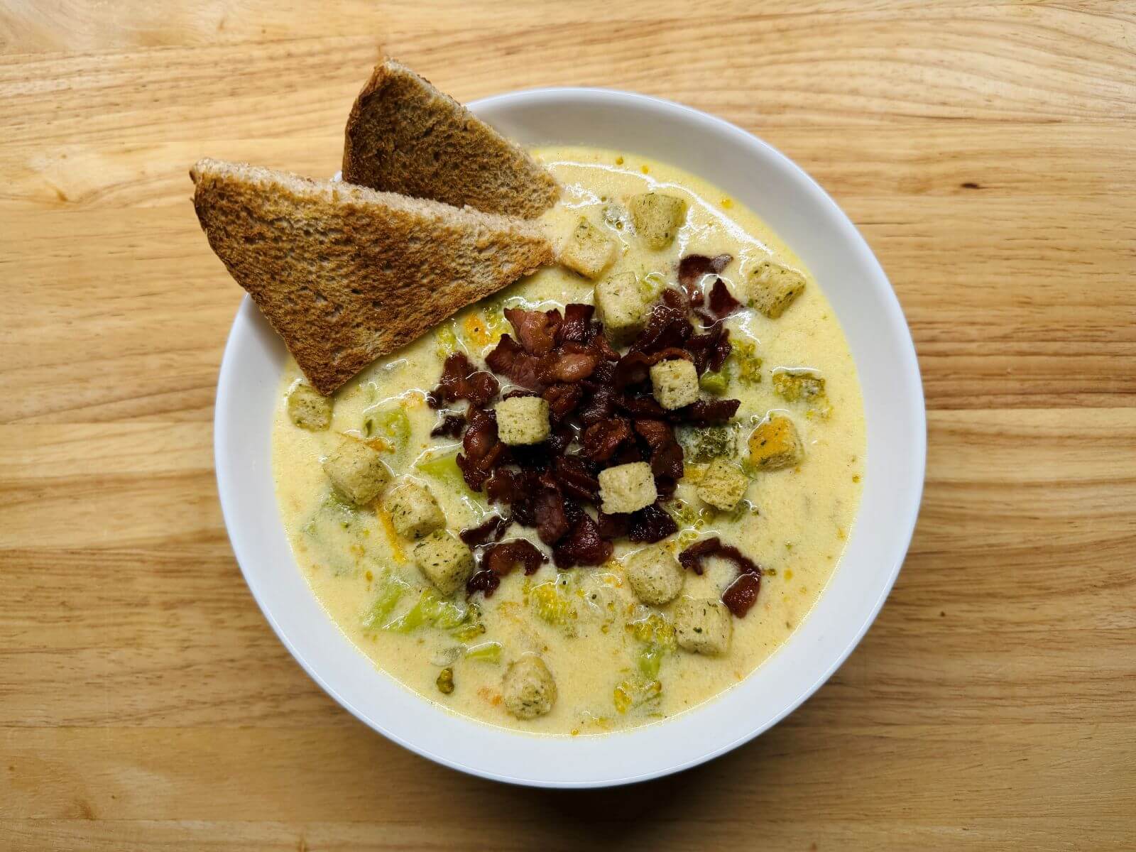 Brokkolis cheddar sajtleves