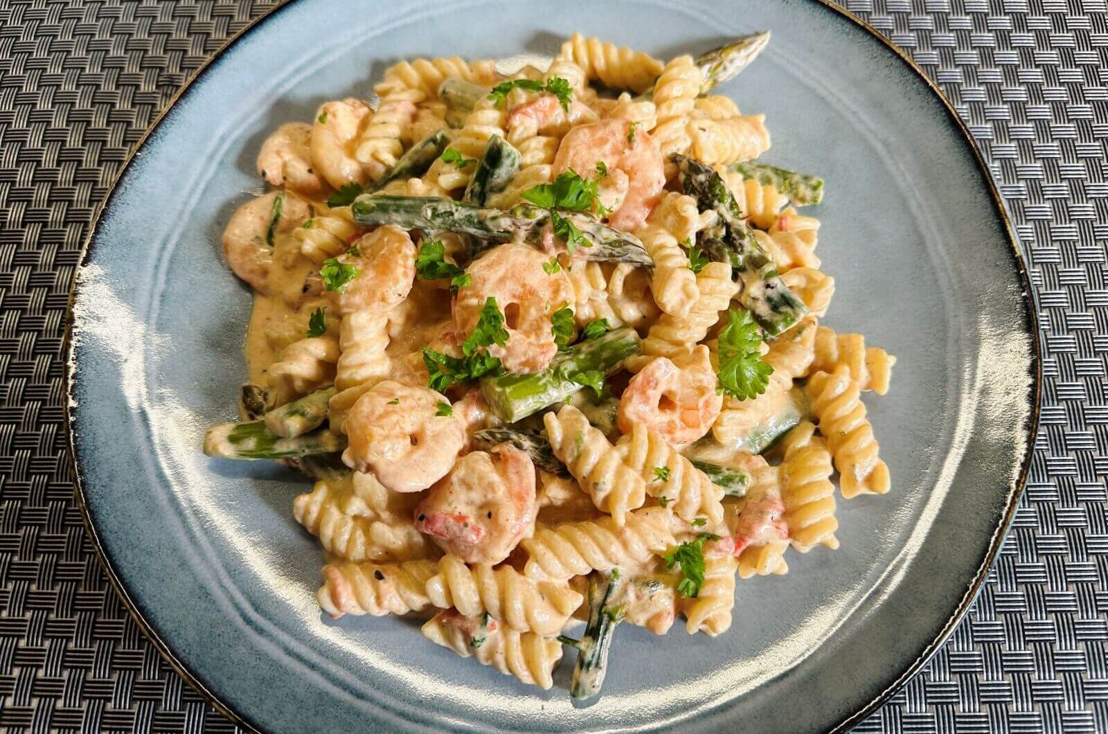 Tejszínes garnélás tészta spárgával