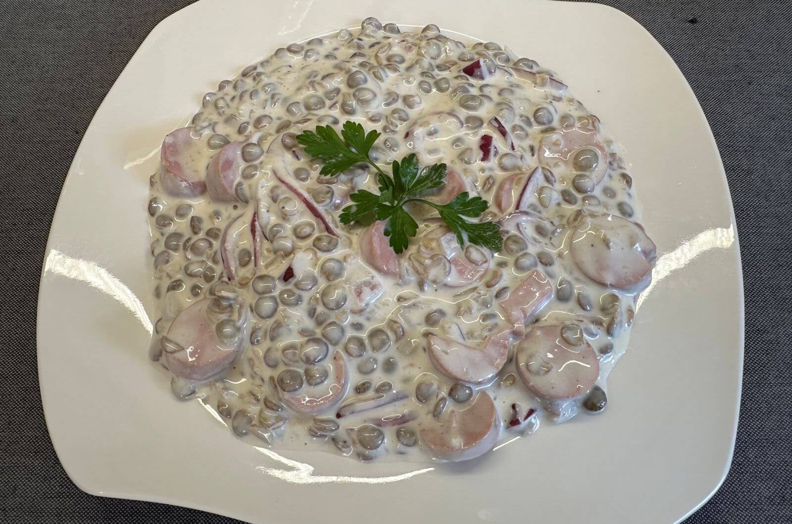 Virslis lencsesaláta